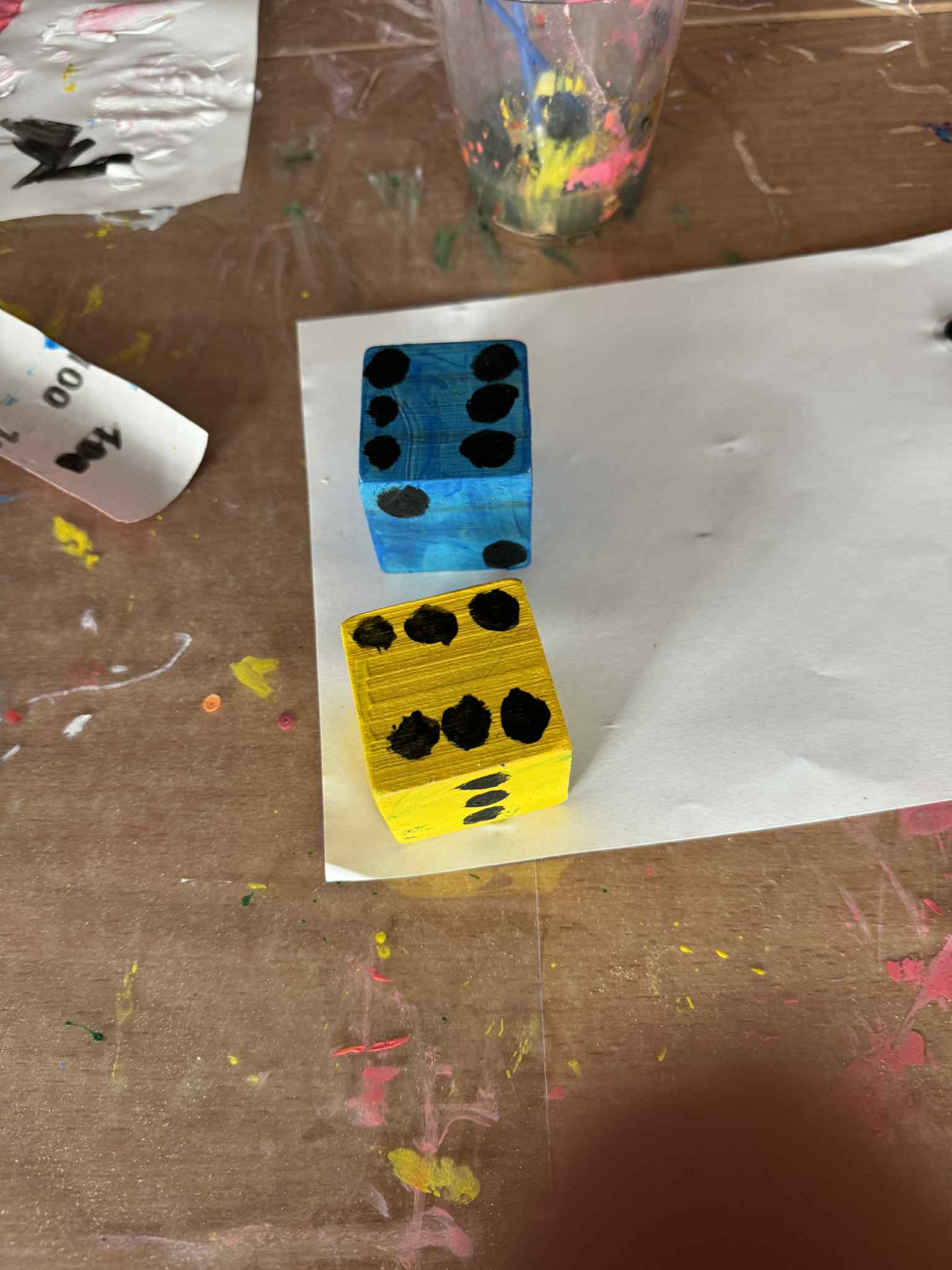 Klocki pomalowane w kropki